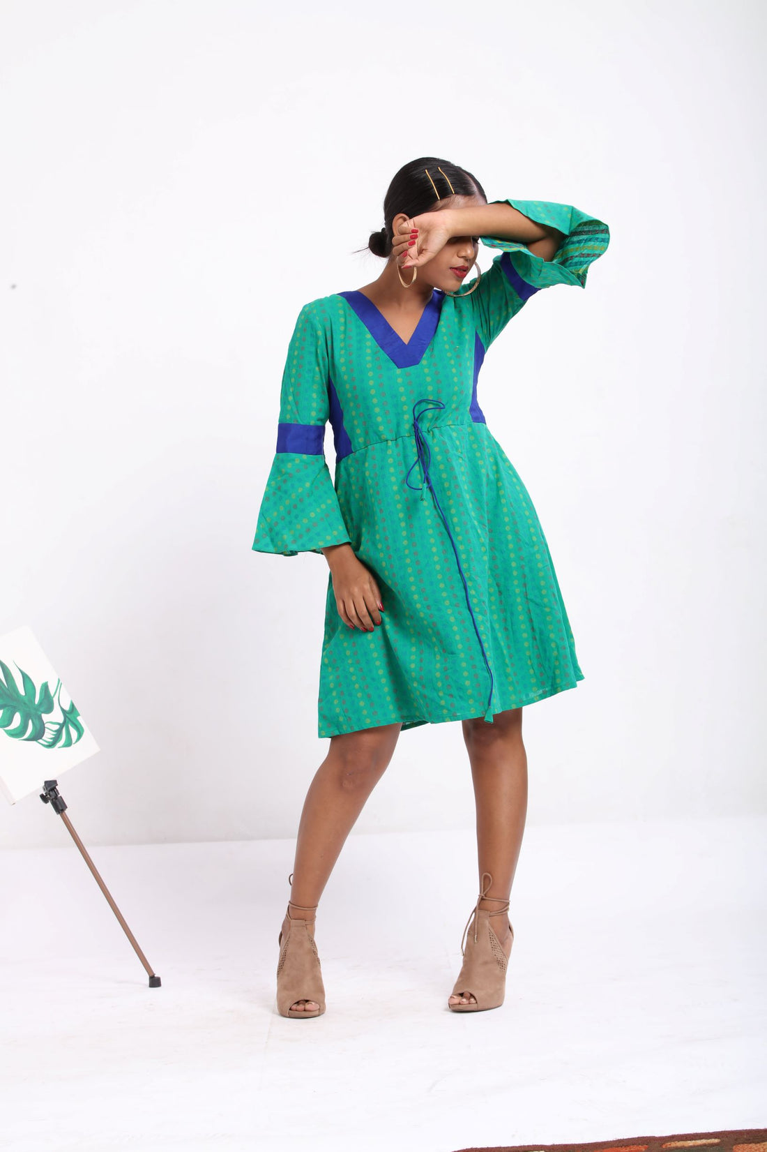 V-neck drawstring emerald green dress in handloom cotton with jaquardd polka dots