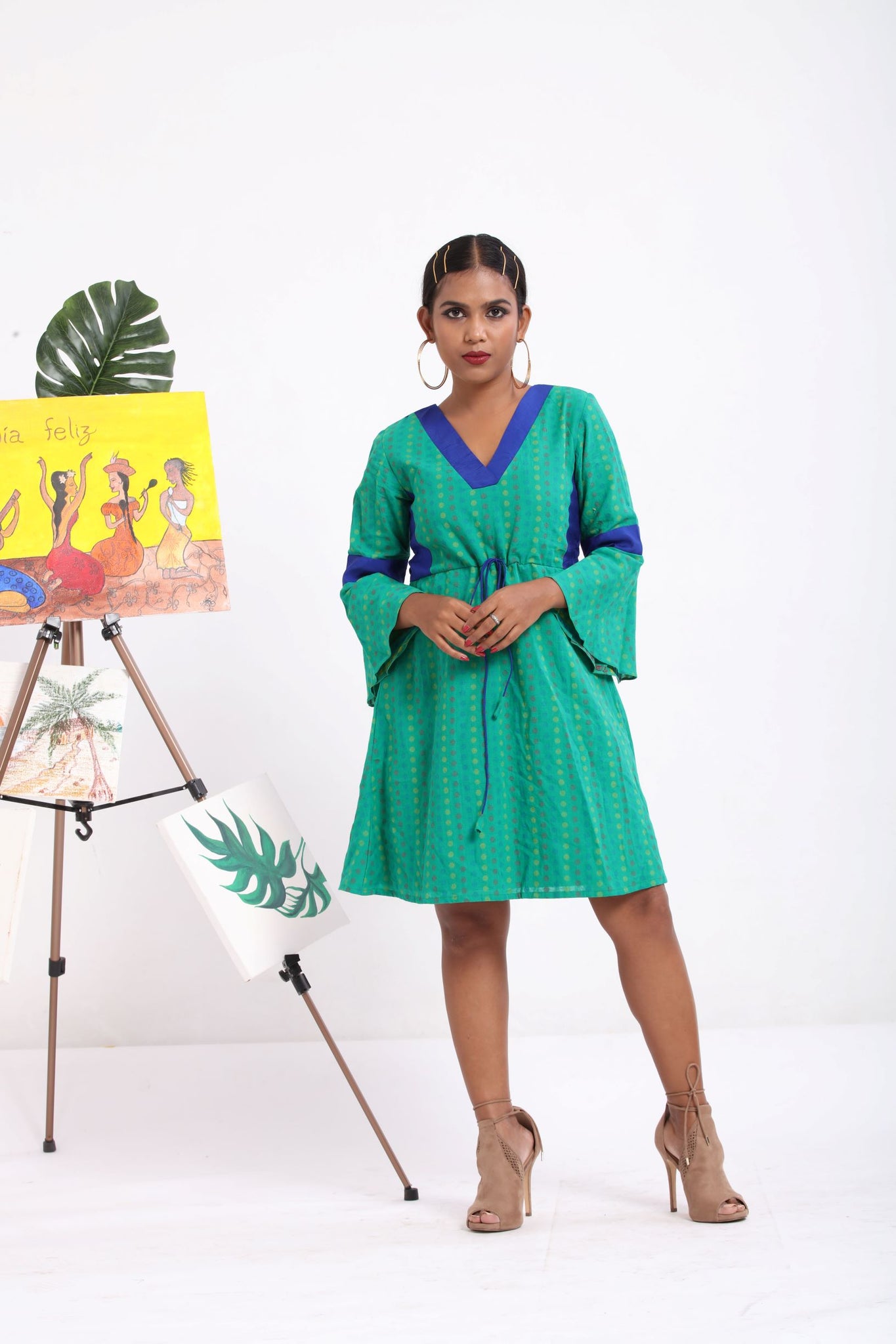 V-neck drawstring emerald green dress in handloom cotton with jaquardd polka dots